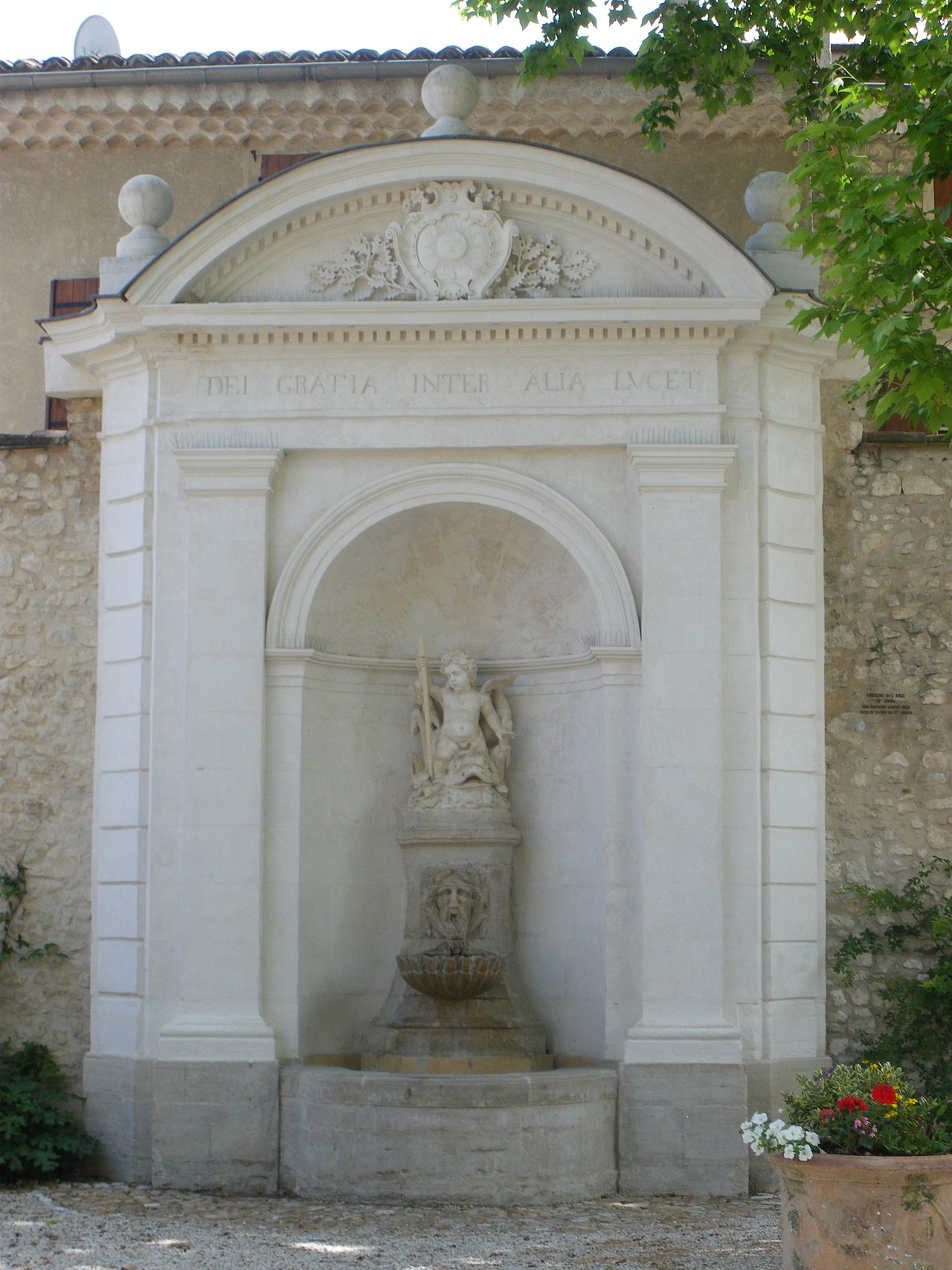 Fontaine de la Porte-Neuve de Pernes-les-Fontaines